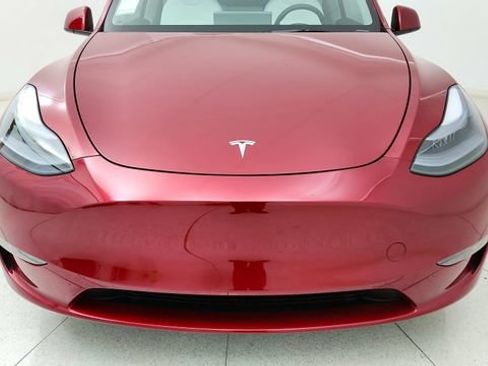 Used 2025 Tesla Model Y Performance image 8