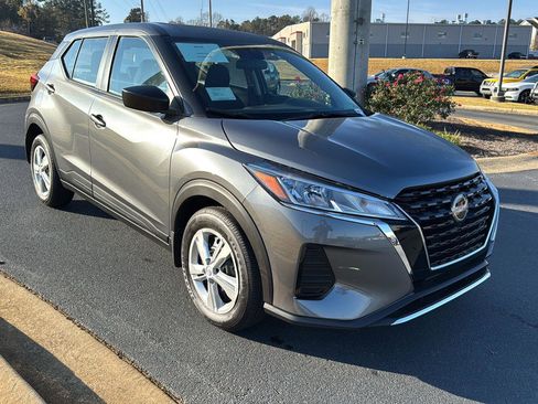 New 2025 Nissan Kicks Play S image 6