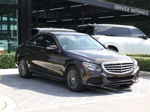 Used 2015 Mercedes-Benz C 300 Sedan image 2
