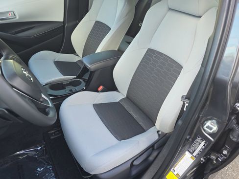 Used 2025 Toyota Corolla SE image 20