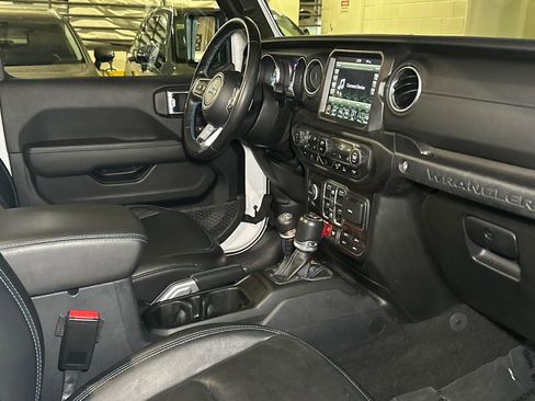 Used 2021 Jeep Wrangler Unlimited Rubicon 4xe w/ Steel Bumper Group AWD/4WD image 12