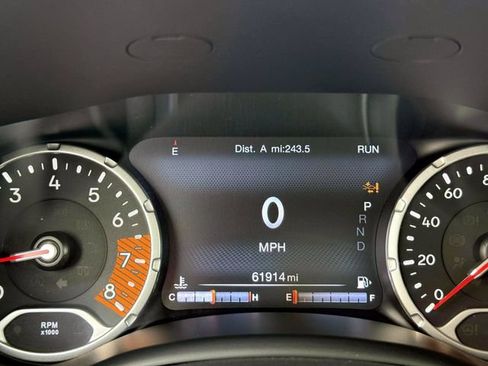 Used 2021 Jeep Renegade Latitude w/ Convenience Group AWD/4WD image 24