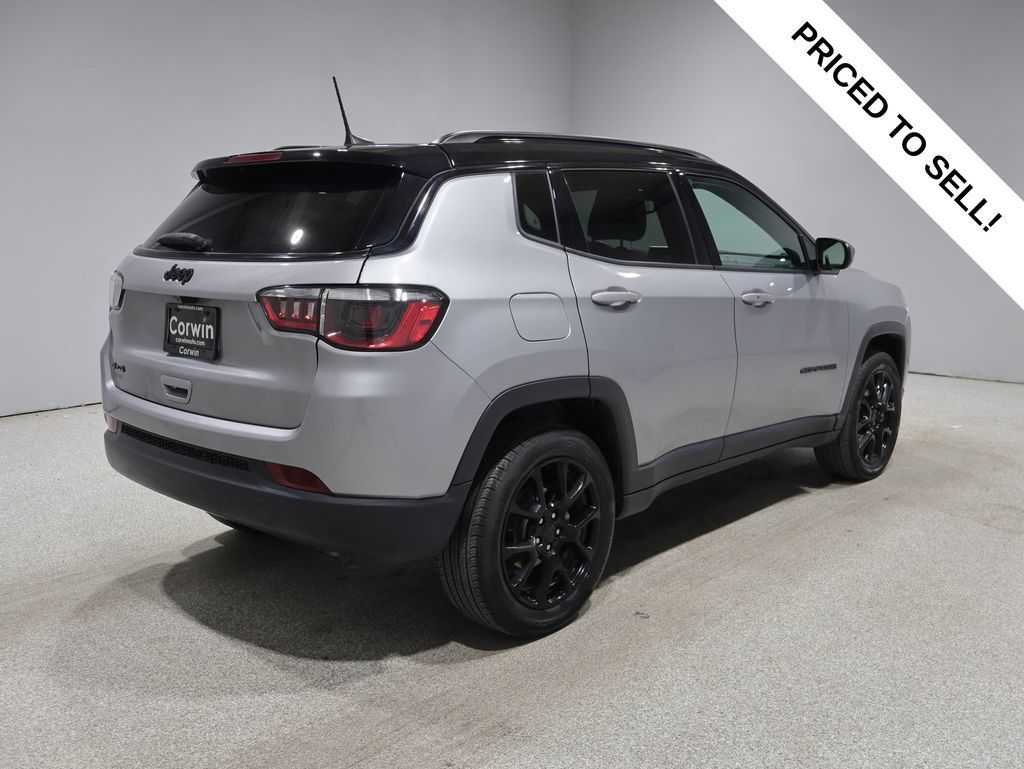 Used 2023 Jeep Compass Latitude AWD/4WD image 2
