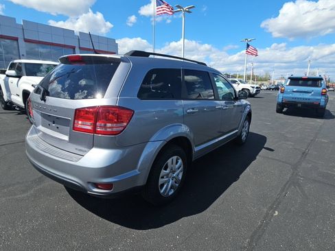 Used 2018 Dodge Journey SE w/ Connectivity Group FWD image 3
