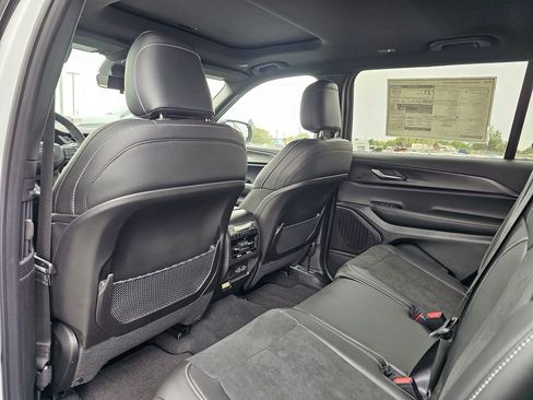 New 2025 Jeep Grand Cherokee L Altitude AWD/4WD image 12