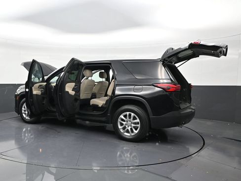 Used 2023 Chevrolet Traverse LS FWD image 32