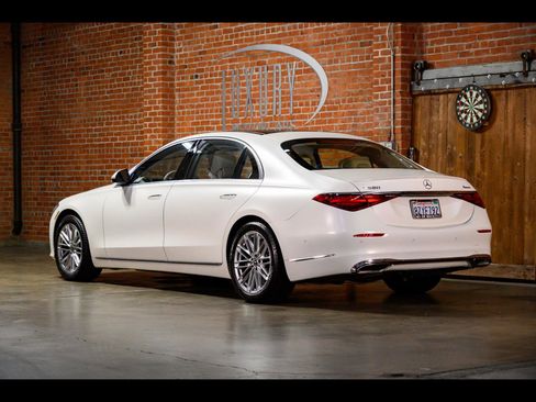 Used 2022 Mercedes-Benz S 580 4MATIC Sedan image 3
