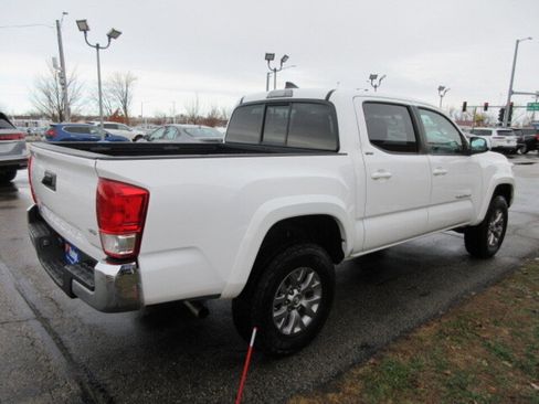 Used 2017 Toyota Tacoma SR5 image 5