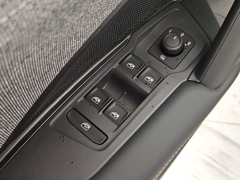 New 2025 Volkswagen Tiguan S image 17