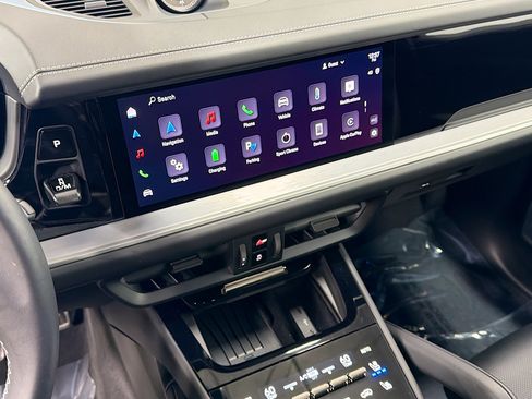 Certified 2025 Porsche Cayenne Turbo image 27