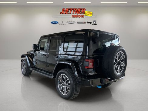 Used 2022 Jeep Wrangler Unlimited Sahara AWD/4WD image 9