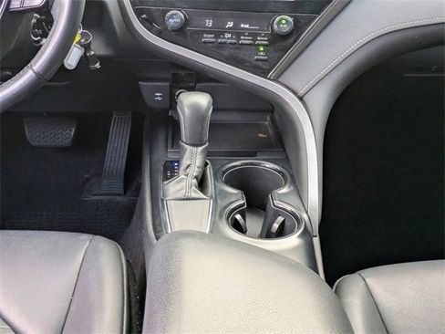 Used 2019 Toyota Camry SE image 19