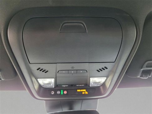 Used 2025 Cadillac XT4 Premium Luxury image 33