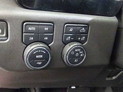Used 2022 Chevrolet Silverado 1500 LT Trail Boss w/ LT Trail Boss Premium Package AWD/4WD image 11