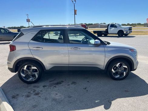 Used 2025 Hyundai Venue SEL FWD image 6