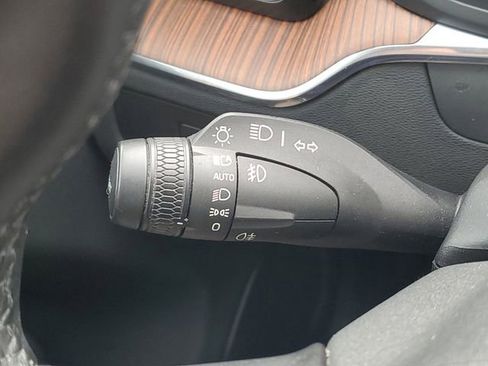 Used 2023 Volvo XC60 B5 Plus FWD image 22