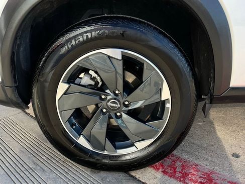 Used 2025 Nissan Rogue SV image 9