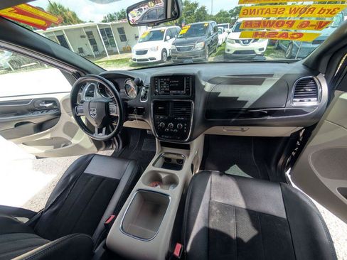 Used 2017 Dodge Grand Caravan SXT FWD image 16