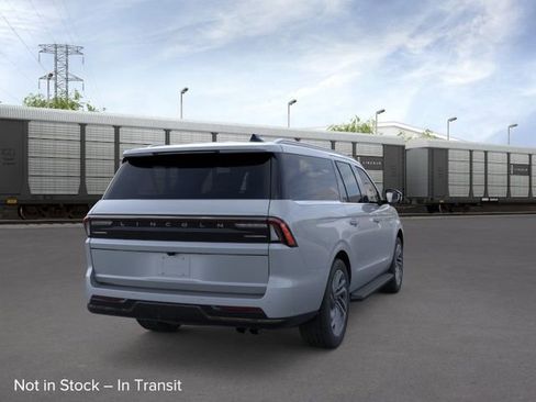 New 2026 Lincoln Navigator L Premier AWD/4WD image 9