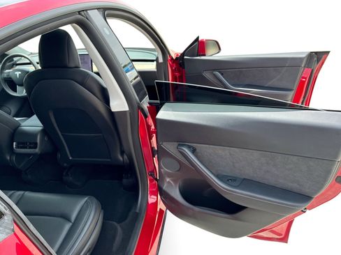 Certified 2021 Tesla Model Y Long Range AWD/4WD image 12