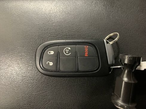 Used 2019 Jeep Cherokee Trailhawk w/ Cold Weather Group AWD/4WD image 17