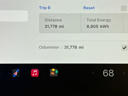 Used 2022 Tesla Model Y Long Range image 11