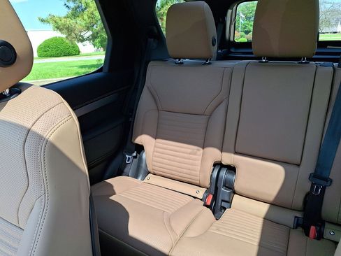 Certified 2025 Land Rover Discovery Dynamic SE AWD/4WD image 12