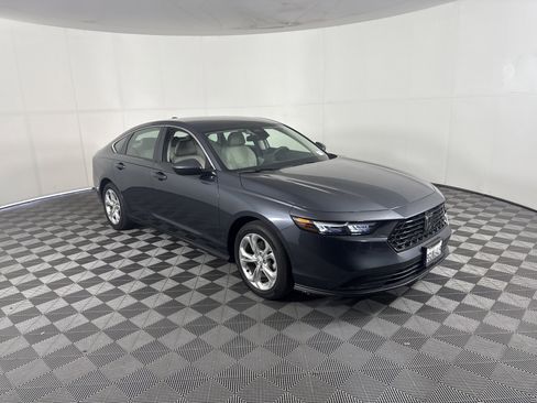 Certified 2023 Honda Accord LX image 3