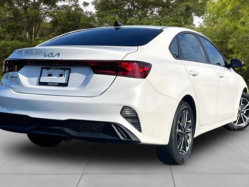 Used 2023 Kia Forte LXS w/ LXS Technology Package FWD image 2