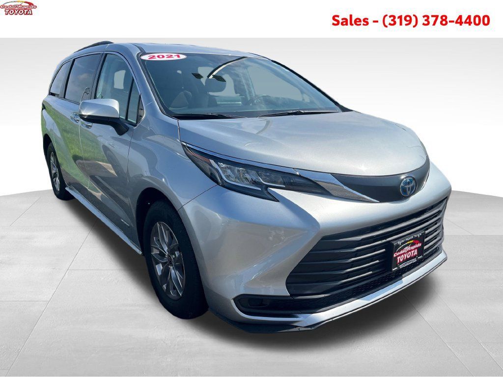 Certified 2021 Toyota Sienna LE FWD image 11