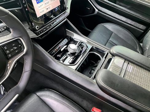 Used 2022 Jeep Wagoneer Series III w/ Convenience Group I image 16