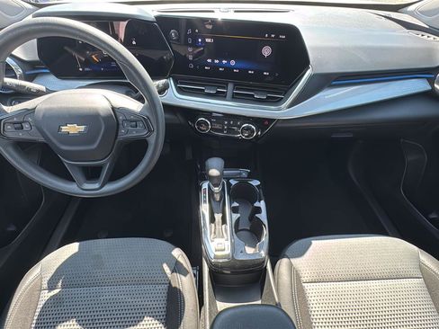 Used 2025 Chevrolet Trax LT image 24