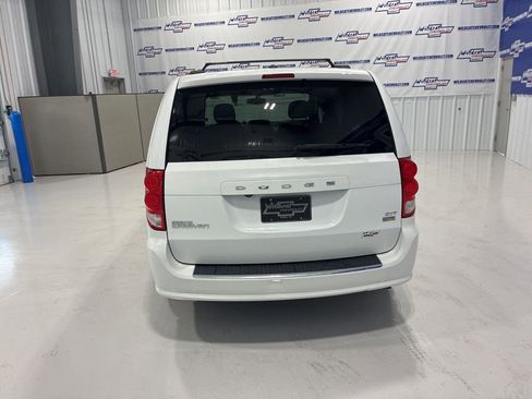 Used 2017 Dodge Grand Caravan SXT image 5