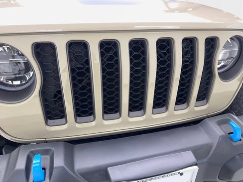Used 2022 Jeep Wrangler Unlimited Rubicon 4xe AWD/4WD image 26
