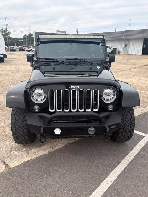 Used 2018 Jeep Wrangler Unlimited Sahara w/ Connectivity Group AWD/4WD image 9