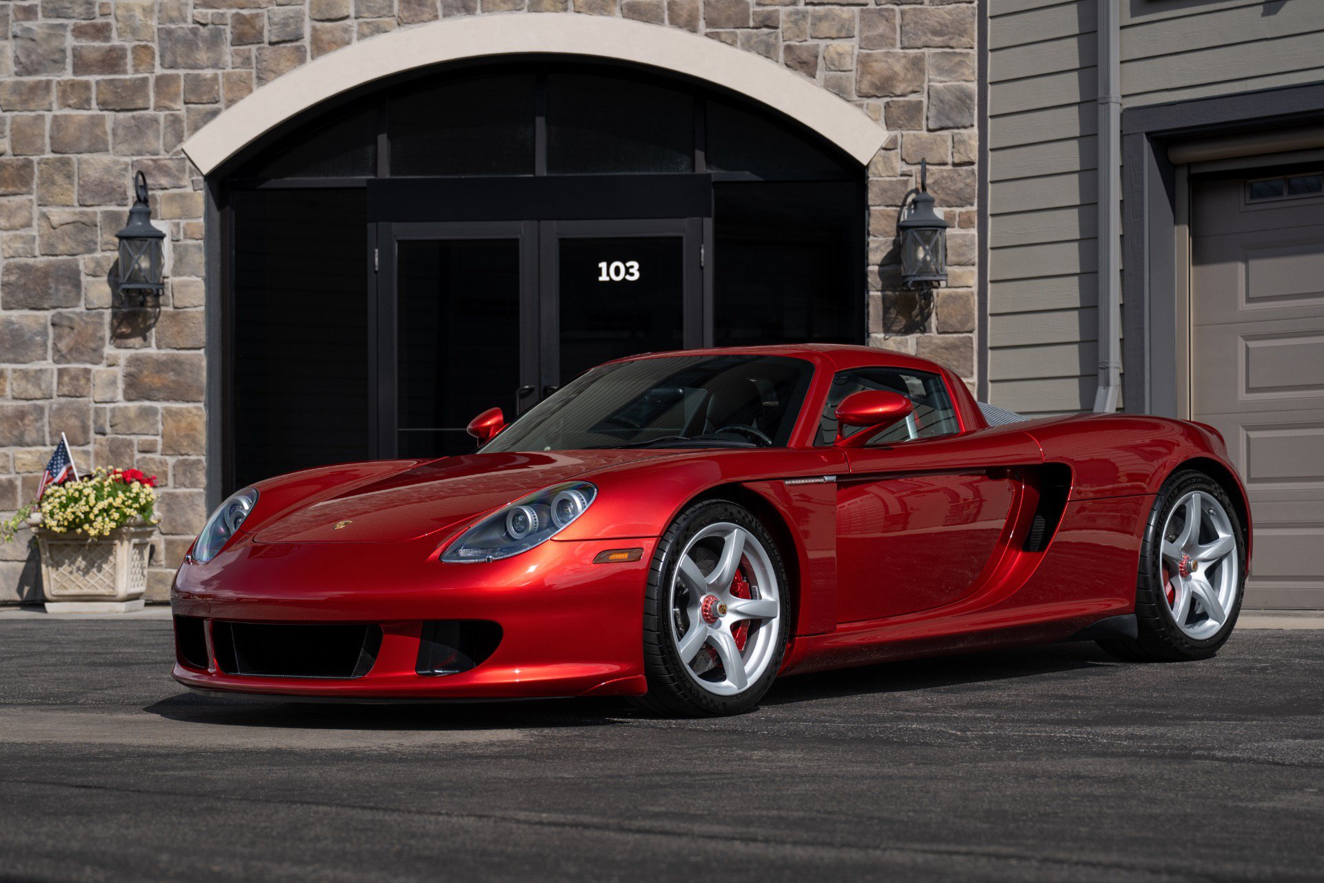 Used 2005 Porsche Carrera GT RWD image 4