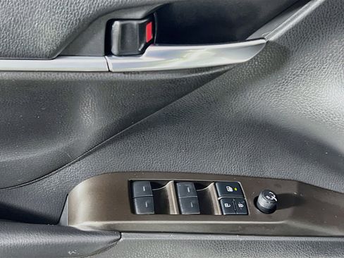 Used 2022 Toyota Camry SE w/ Audio Upgrade Package FWD image 17