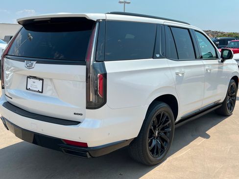 Used 2024 Cadillac Escalade Sport Platinum w/ LPO, ONYX Package AWD/4WD image 6