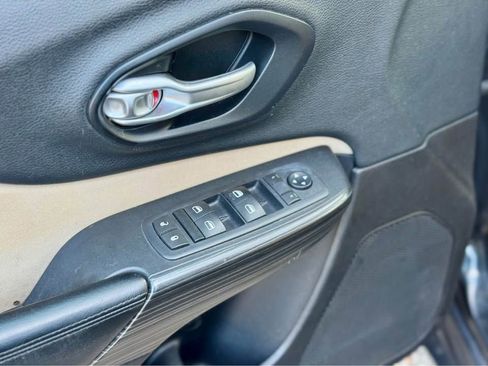 Used 2015 Jeep Cherokee Latitude w/ Comfort/Convenience Group image 9