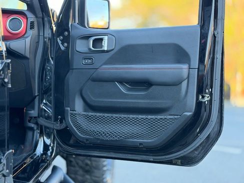 Used 2018 Jeep Wrangler Unlimited Rubicon image 38