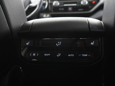 Used 2025 Toyota Highlander Platinum image 14