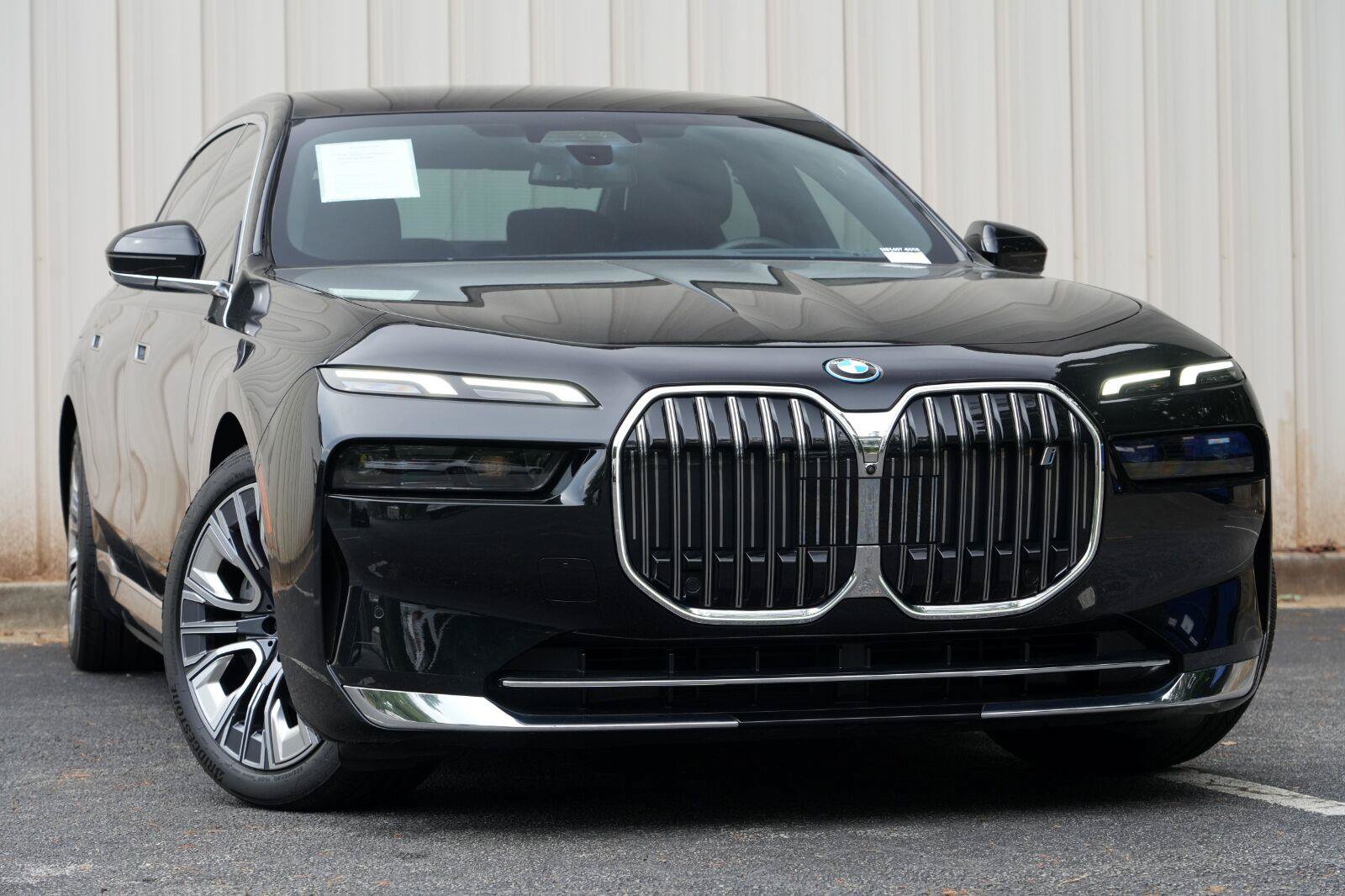 Used 2023 BMW i7 xDrive60 AWD/4WD image 3