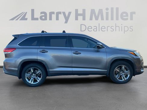 Used 2019 Toyota Highlander Limited Platinum image 6