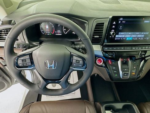 New 2026 Honda Odyssey Touring image 12
