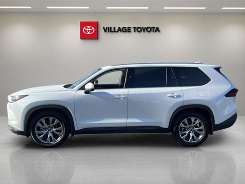 Used 2025 Toyota Grand Highlander FWD image 2