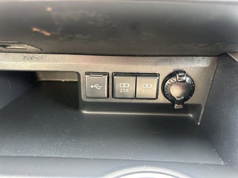 Used 2021 Toyota Highlander XLE image 22