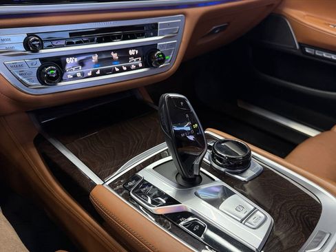 Used 2018 BMW 750i xDrive image 24