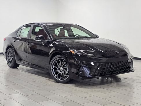 New 2026 Toyota Camry Hybrid FWD image 2