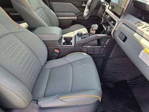 Used 2025 Toyota Tacoma Trailhunter image 13