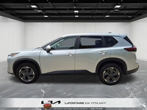 Used 2025 Nissan Rogue SV FWD image 2